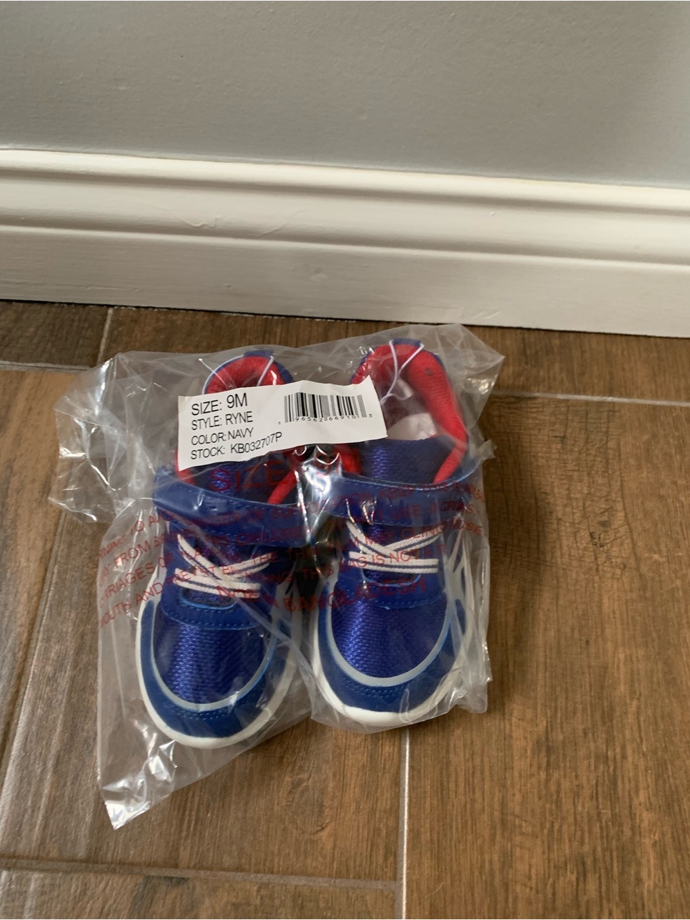 NEW Stride Rite 360 Ryne Sneaker Size 9 Blue, White, Red